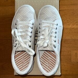 Ladies tie sneakers (Taos)